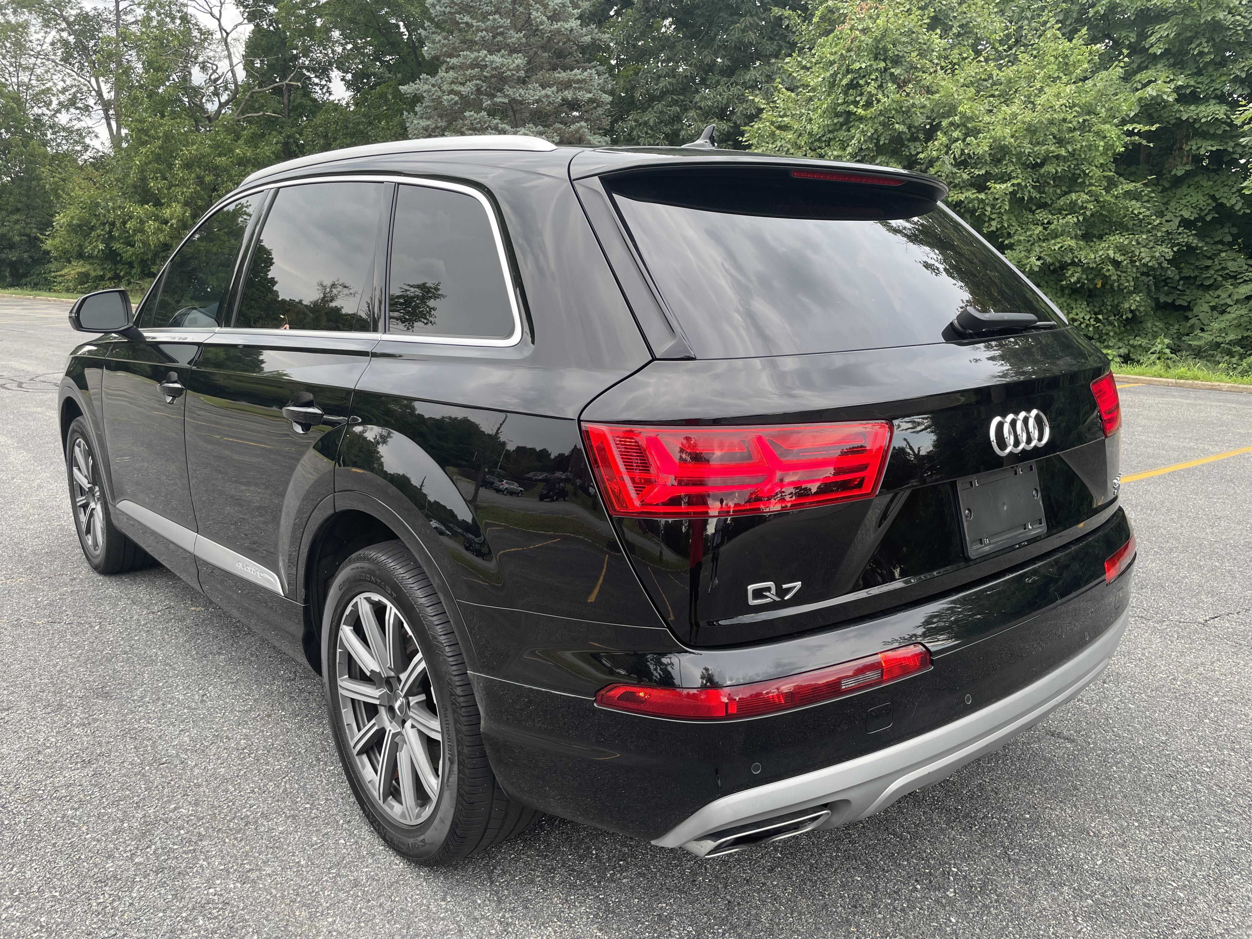 2017 Audi Q7 Premium Plus vin: WA1LAAF72HD031138