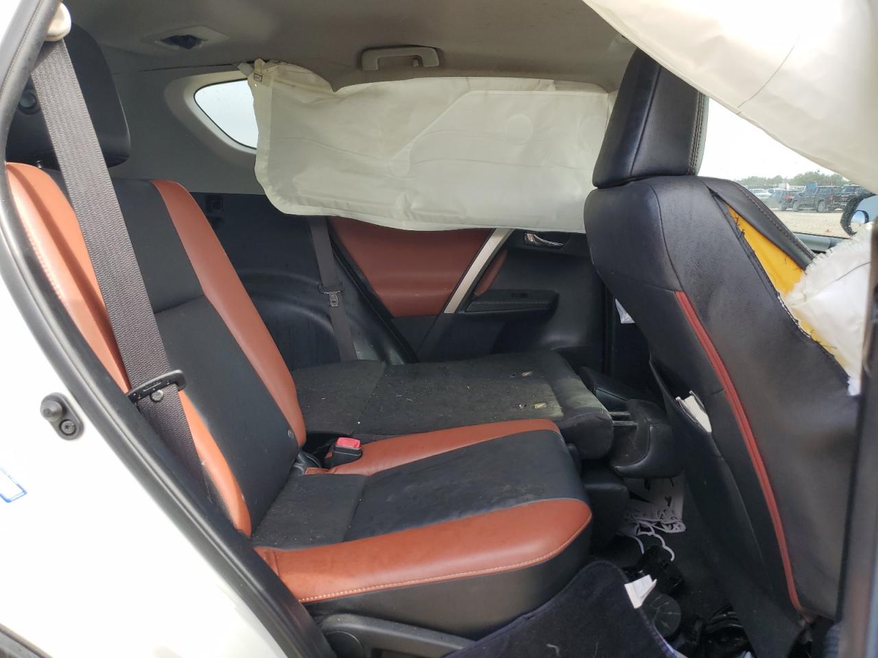 2015 Toyota RAV 4 - Image 11