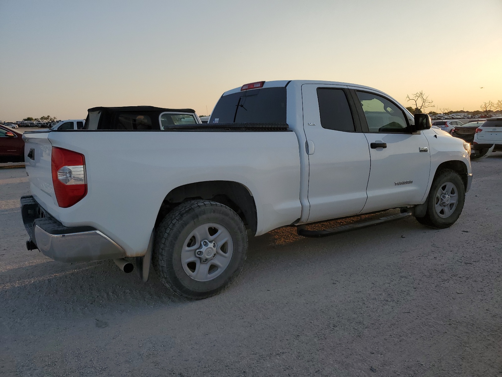 2018 Toyota Tundra Double Cab Sr/Sr5 vin: 5TFUW5F17JX739274