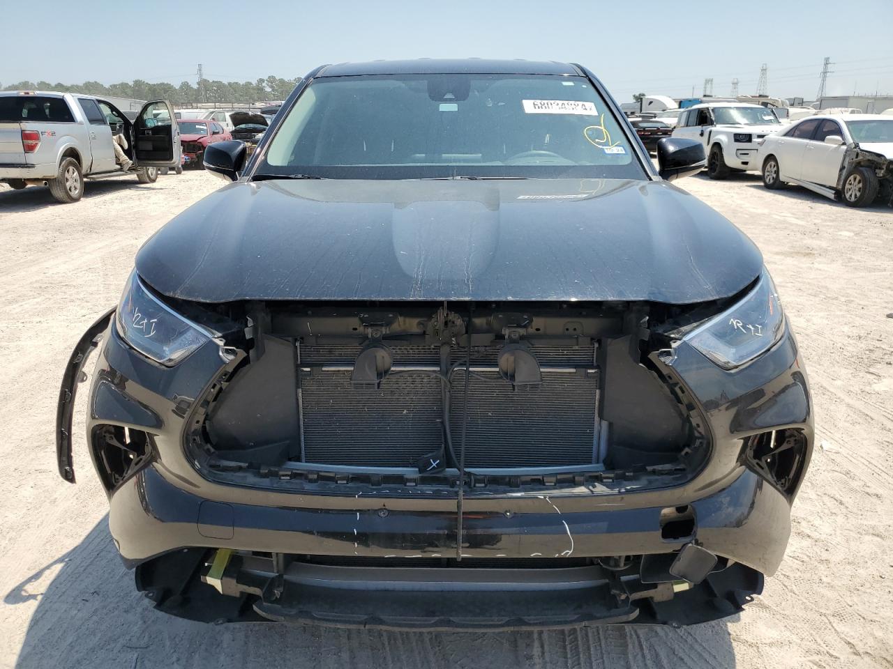 2022 Toyota Highlander - Image 5