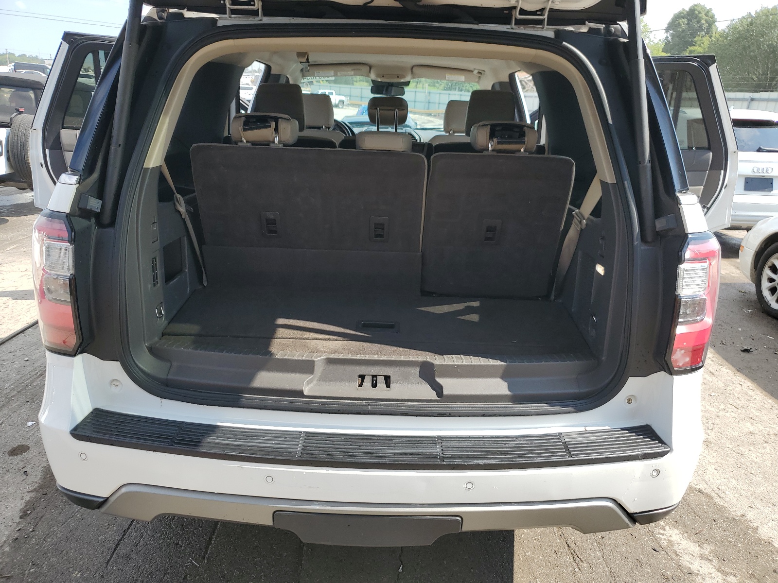 1FMJU1KT4JEA11072 2018 Ford Expedition Limited