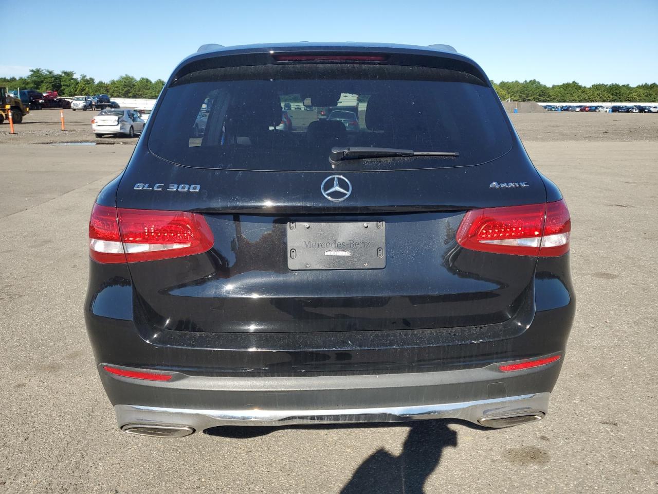 WDC0G4KB3JV070575 2018 Mercedes-Benz Glc 300 4Matic