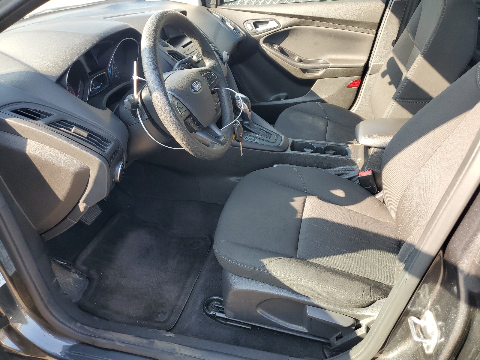 1FADP3F29GL352547 2016 Ford Focus Se