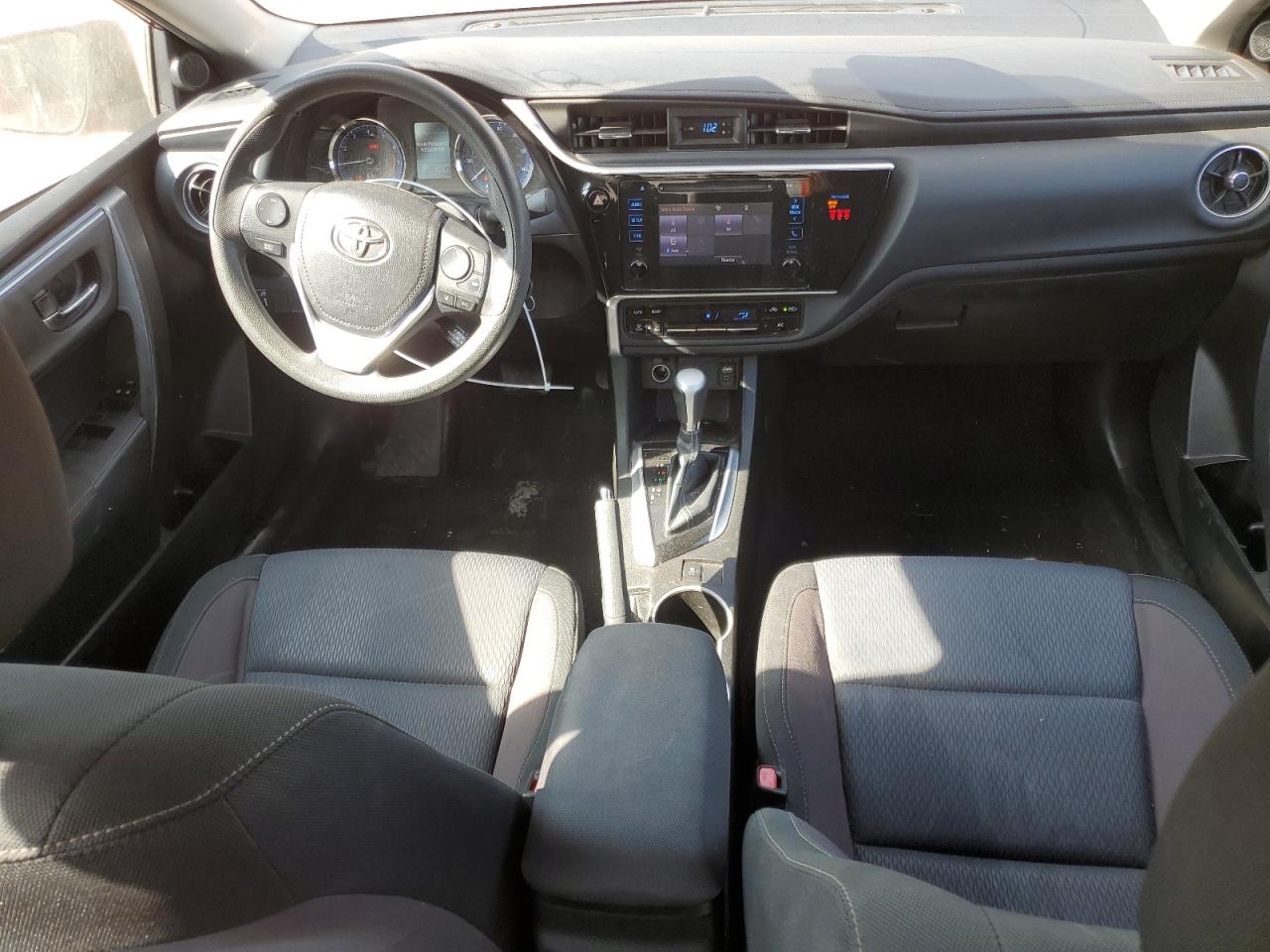 2018 Toyota Corolla L VIN: 5YFBURHE4JP815598 Lot: 68586924