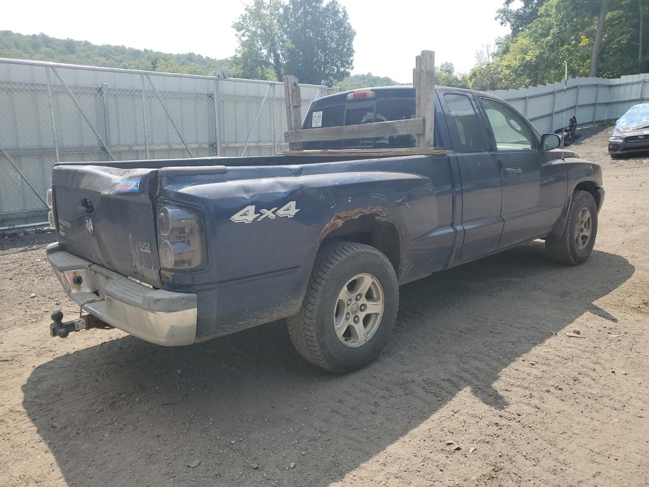 2005 Dodge Dakota - Image 3