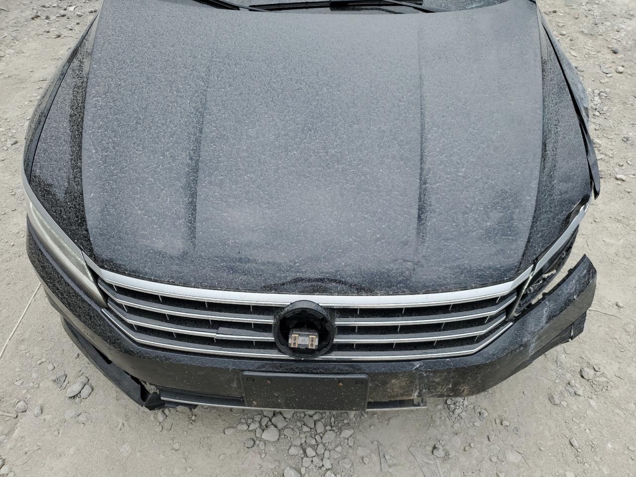 2017 Volkswagen Passat - Image 11