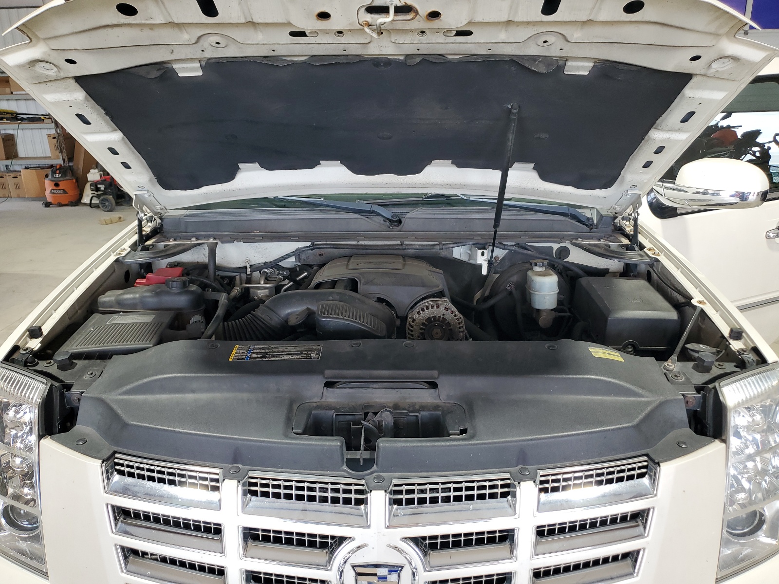 1GYUKBEF2AR283528 2010 Cadillac Escalade Luxury