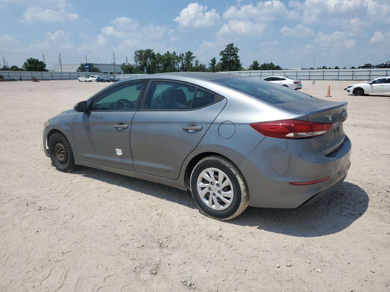 5NPD74LF8JH257948 2018 HYUNDAI ELANTRA - Image 2