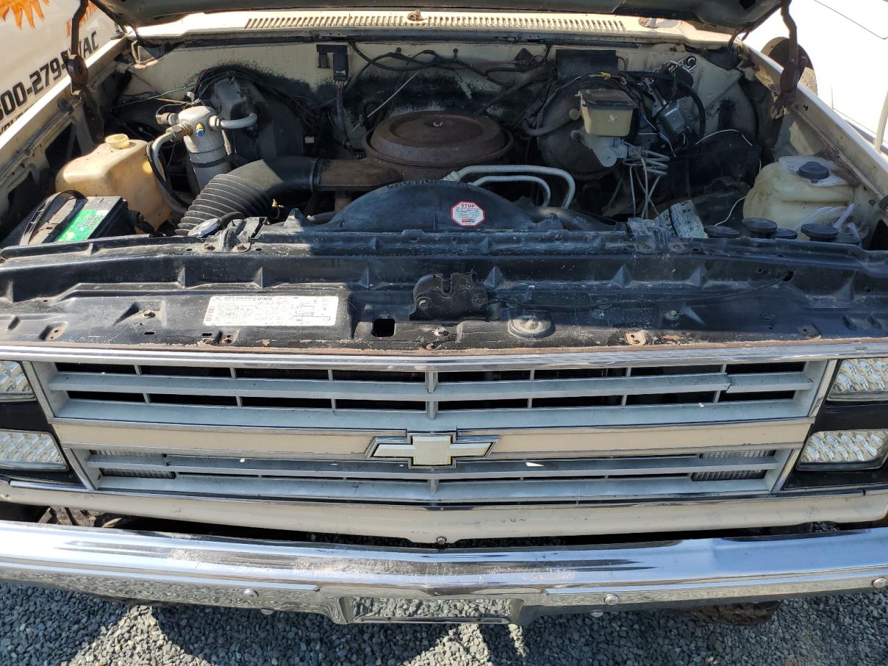 1988 Chevrolet Suburban V10 VIN: 1GNEV16K0JF180768 Lot: 68002764