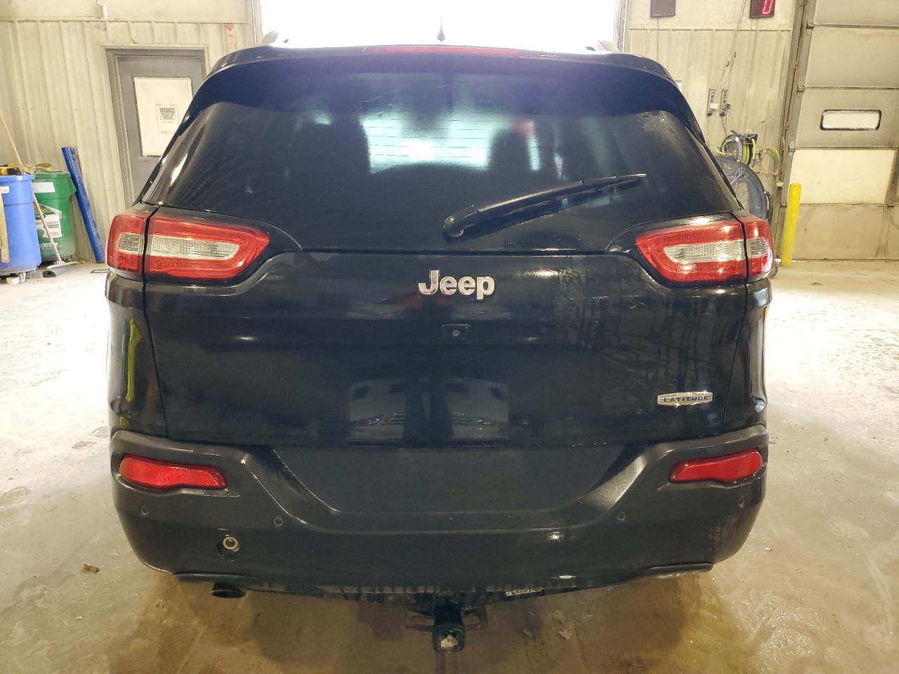 2016 Jeep Cherokee Latitude VIN: 1C4PJLCB1GW238117 Lot: 67242324