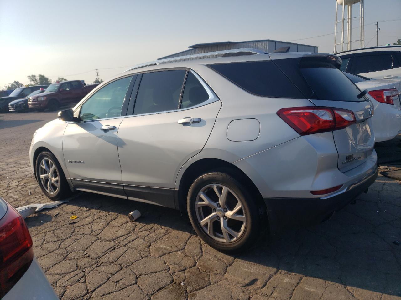 3GNAXKEX2JL336469 2018 CHEVROLET EQUINOX - Image 2