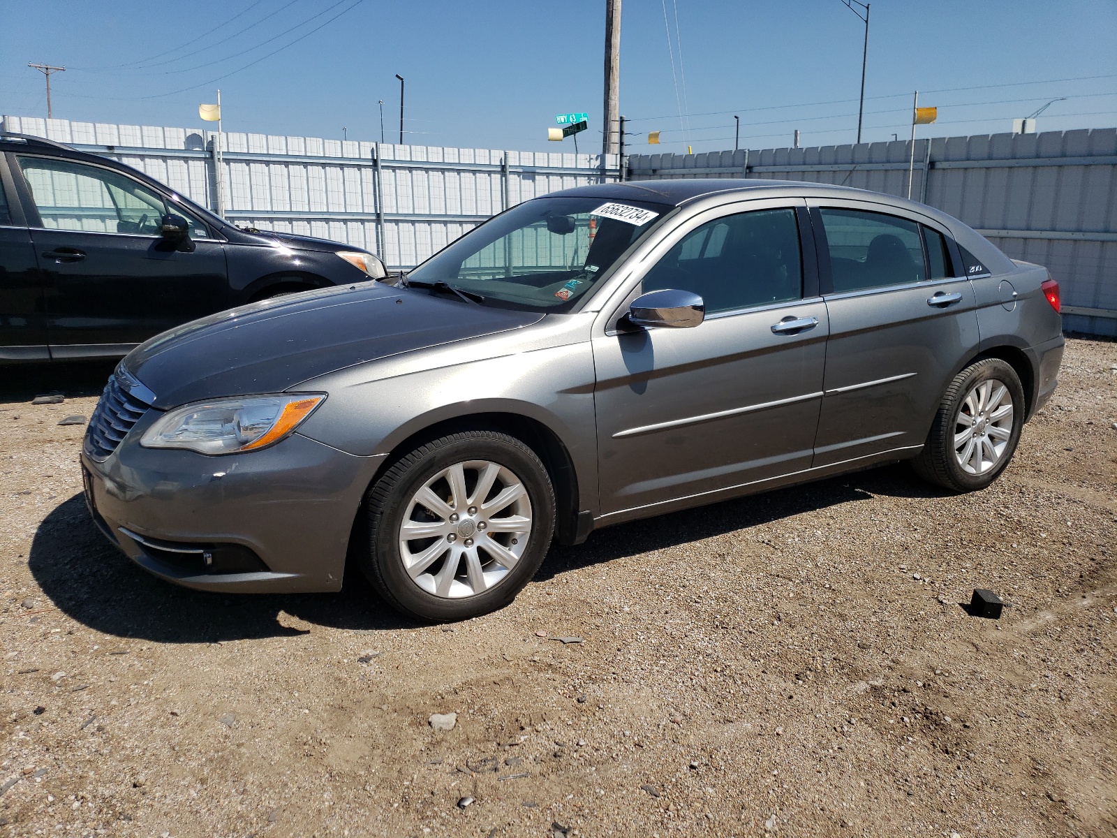 2013 Chrysler 200 Limited vin: 1C3CCBCG3DN586649