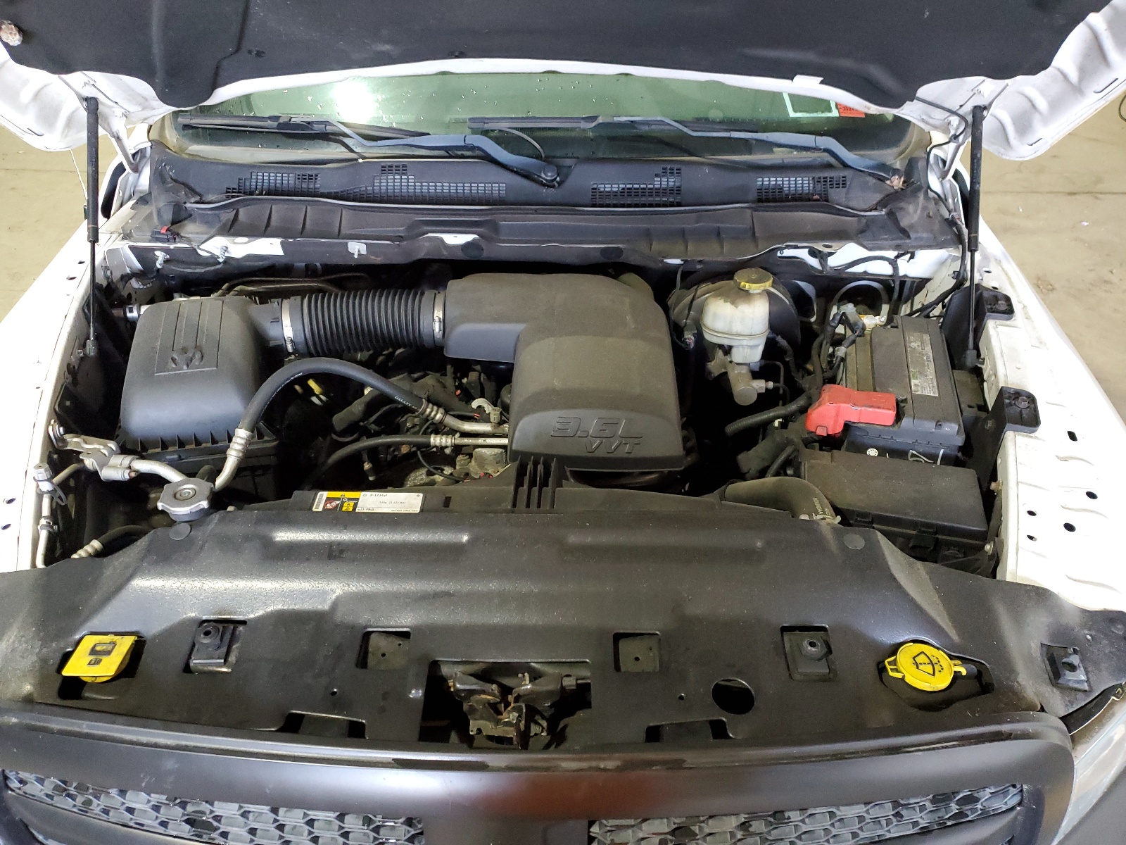 1C6RR7FG2JS212065 2018 Ram 1500 St