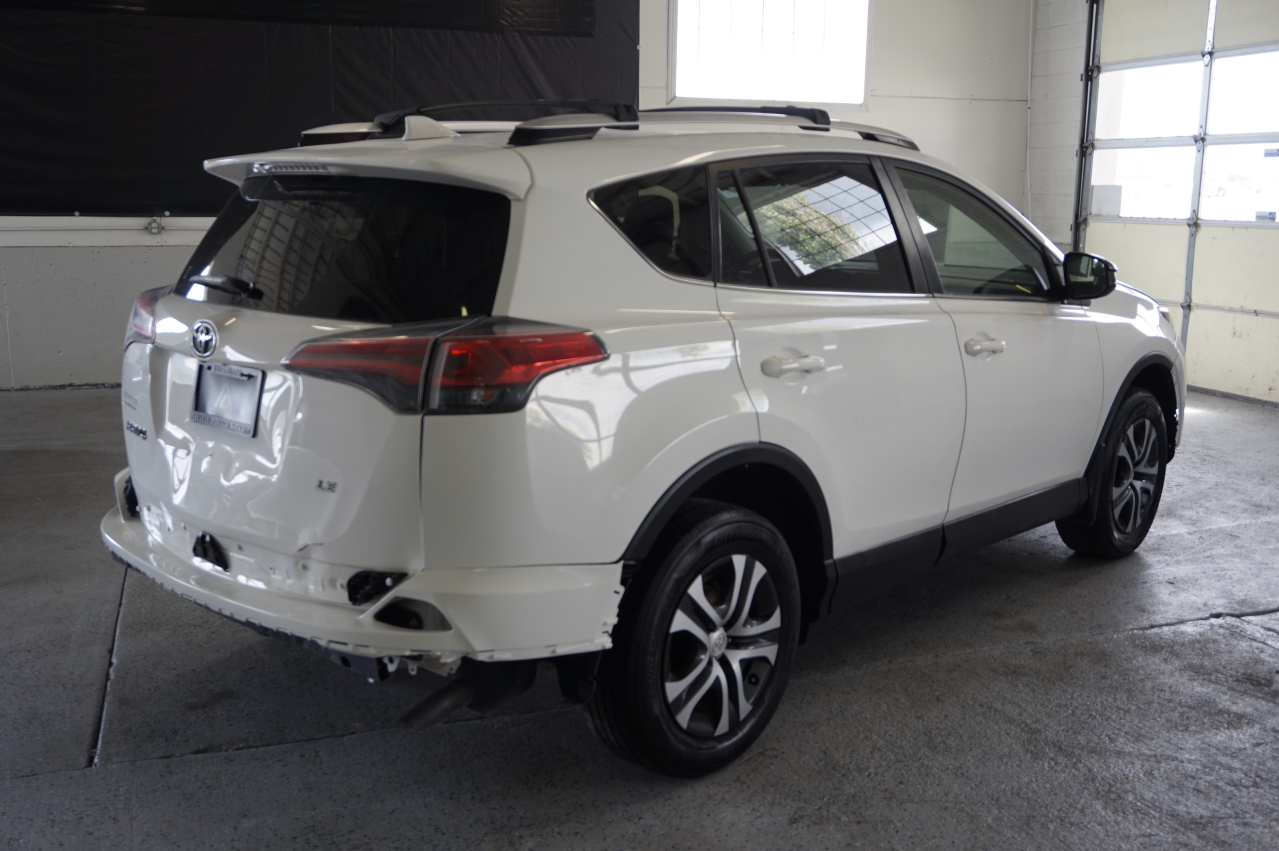 2016 Toyota Rav4 Le vin: JTMZFREV5GJ097389