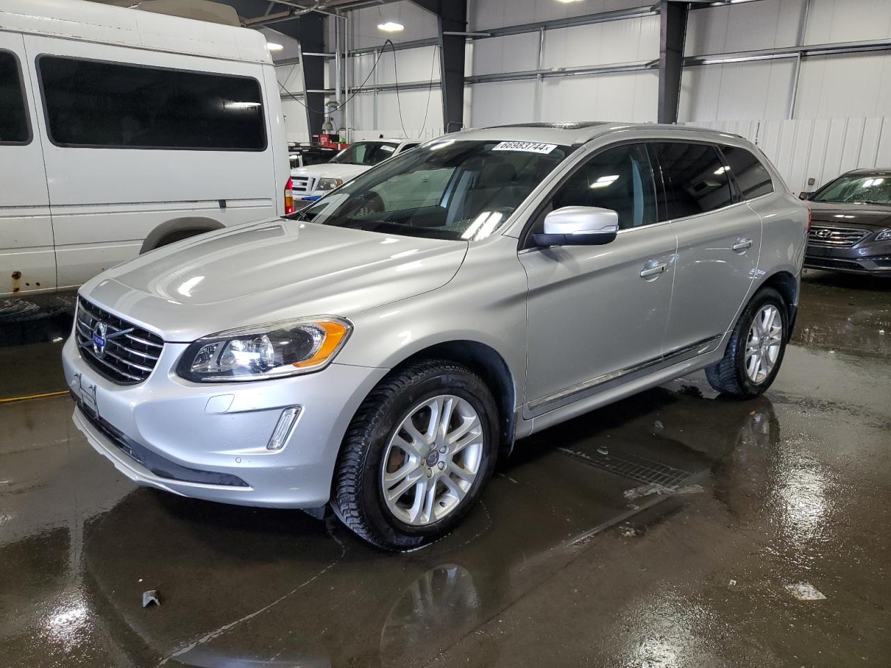 2015 Volvo XC60 - Image 1