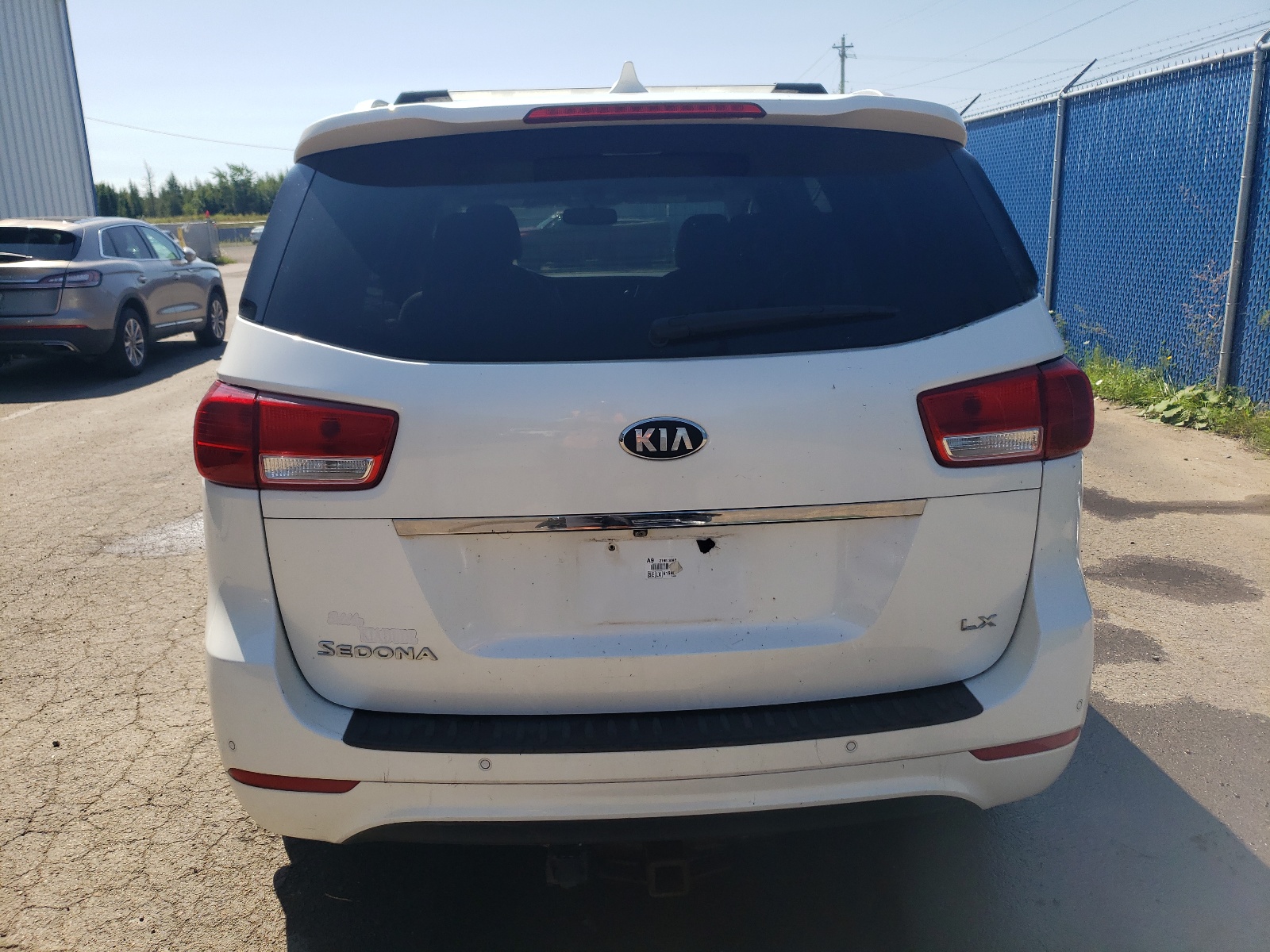 KNDMB5C18J6352707 2018 Kia Sedona Lx