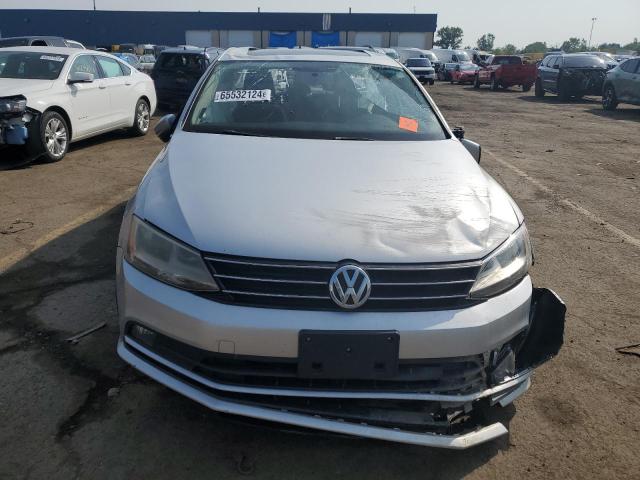 Седани VOLKSWAGEN JETTA 2015 Сріблястий