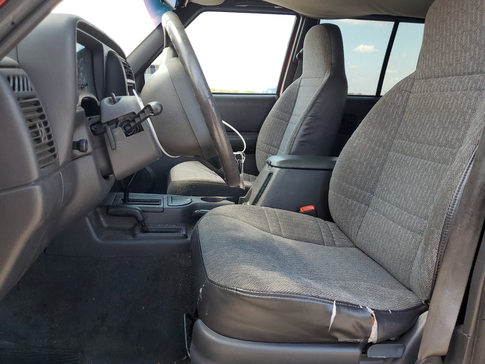 1J4FF48SXYL211636 2000 Jeep Cherokee Sport