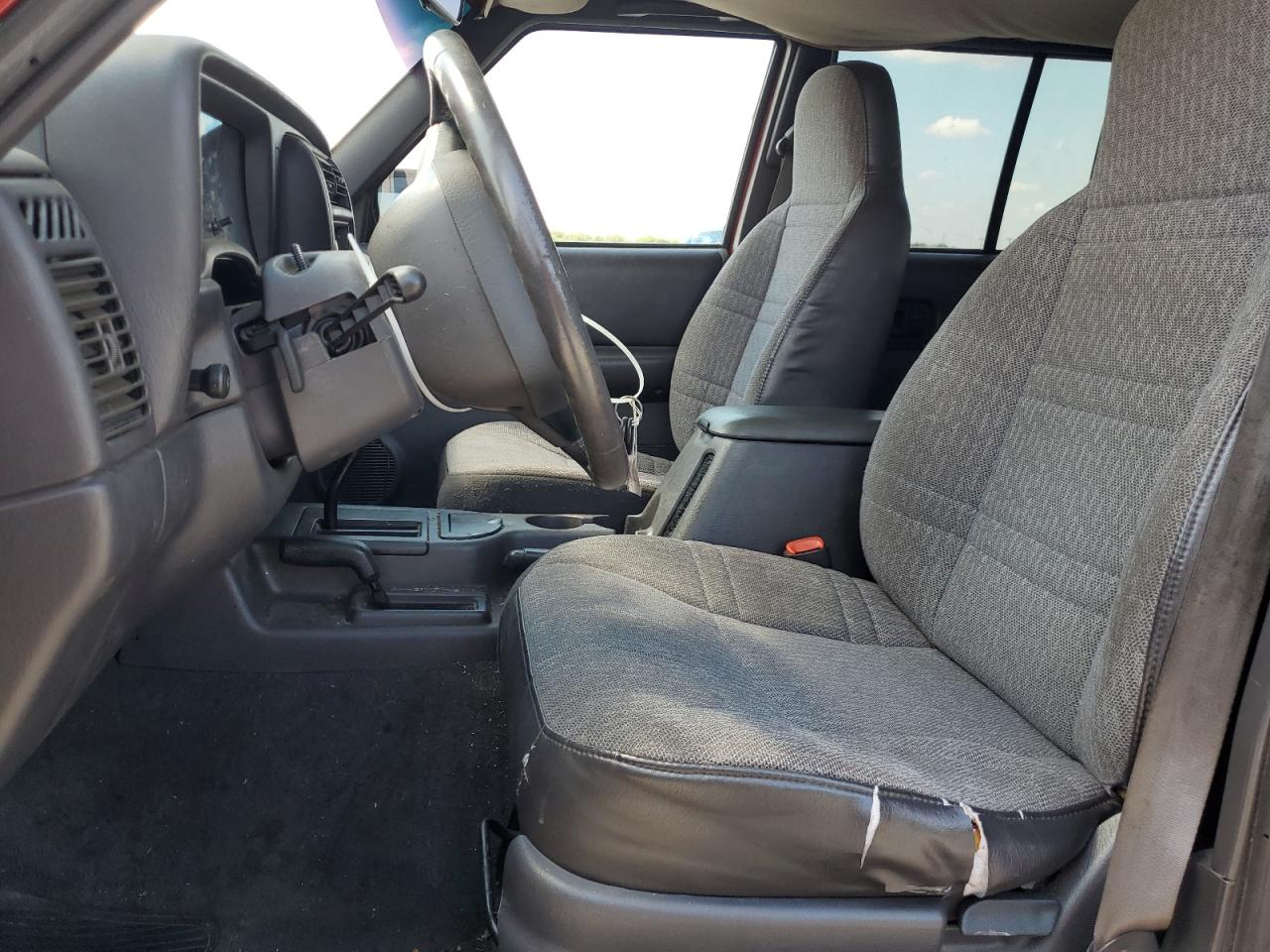 2000 Jeep Cherokee Sport VIN: 1J4FF48SXYL211636 Lot: 67034084