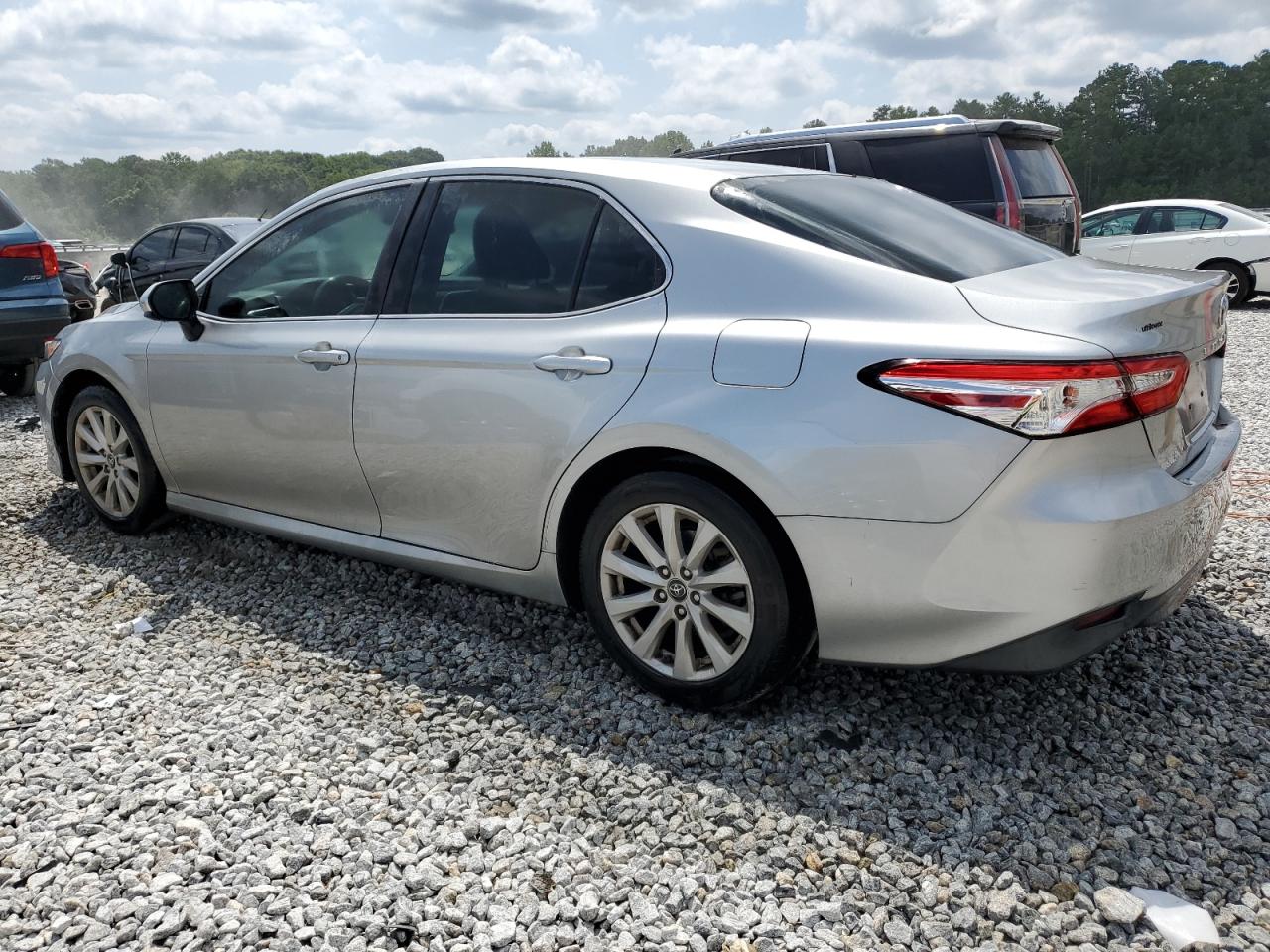 4T1B11HKXJU095285 2018 TOYOTA CAMRY - Image 2