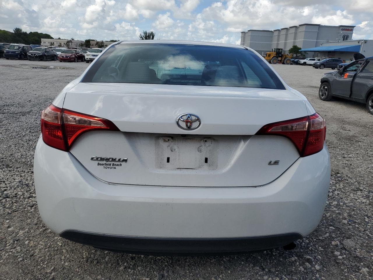 2018 Toyota Corolla L VIN: 5YFBURHE2JP753098 Lot: 69197014