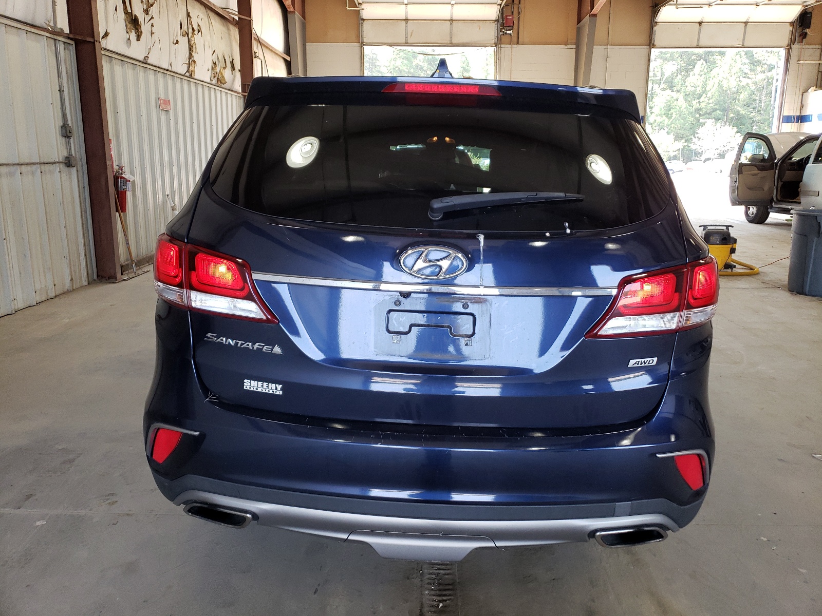 KM8SMDHF8HU216708 2017 Hyundai Santa Fe Se