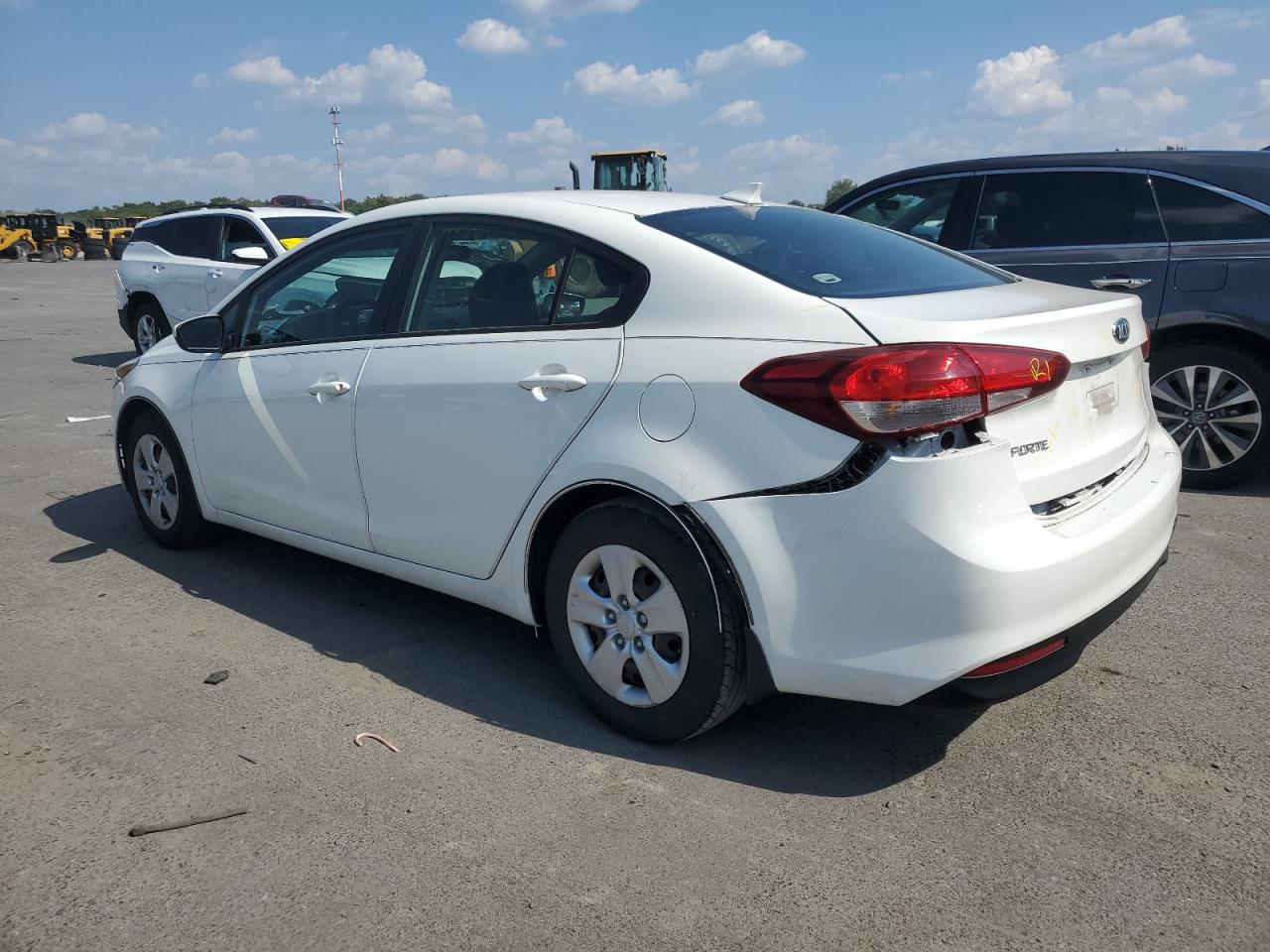 3KPFK4A74HE129191 2017 KIA FORTE - Image 2