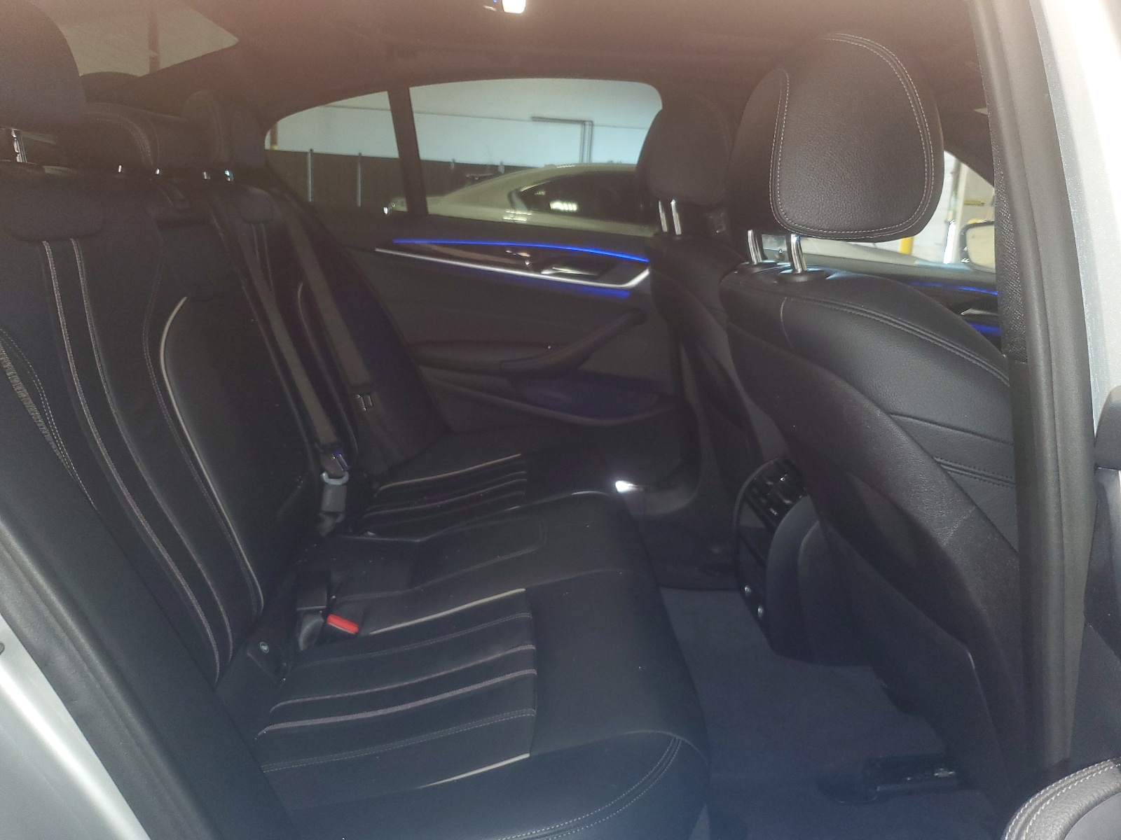 WBAJA7C58KWW41007 2019 BMW 530 Xi