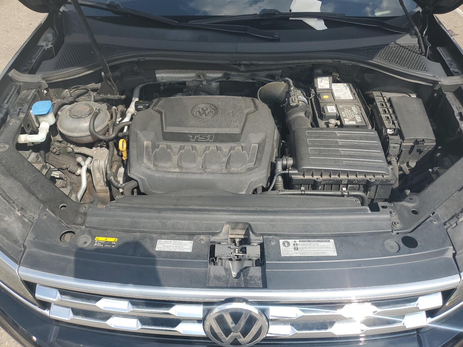 3VV5B7AX5JM058884 2018 Volkswagen Tiguan Sel Premium