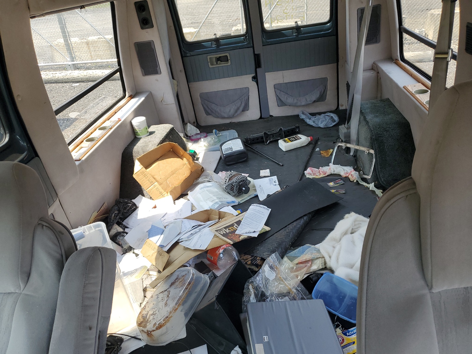 2B6HB11Y4WK136876 1998 Dodge Ram Van B1500