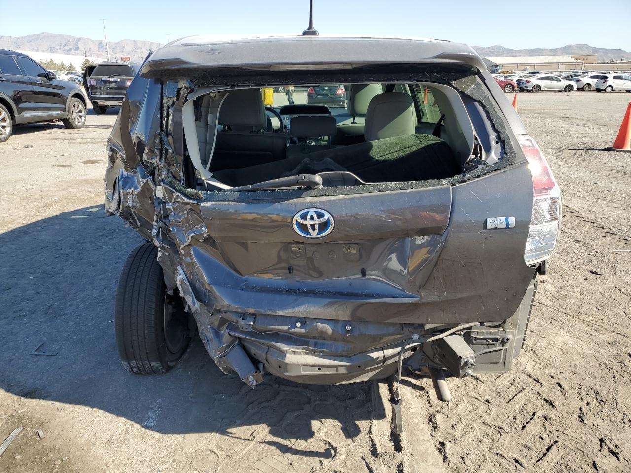 JTDZN3EUXHJ068270 2017 Toyota Prius V