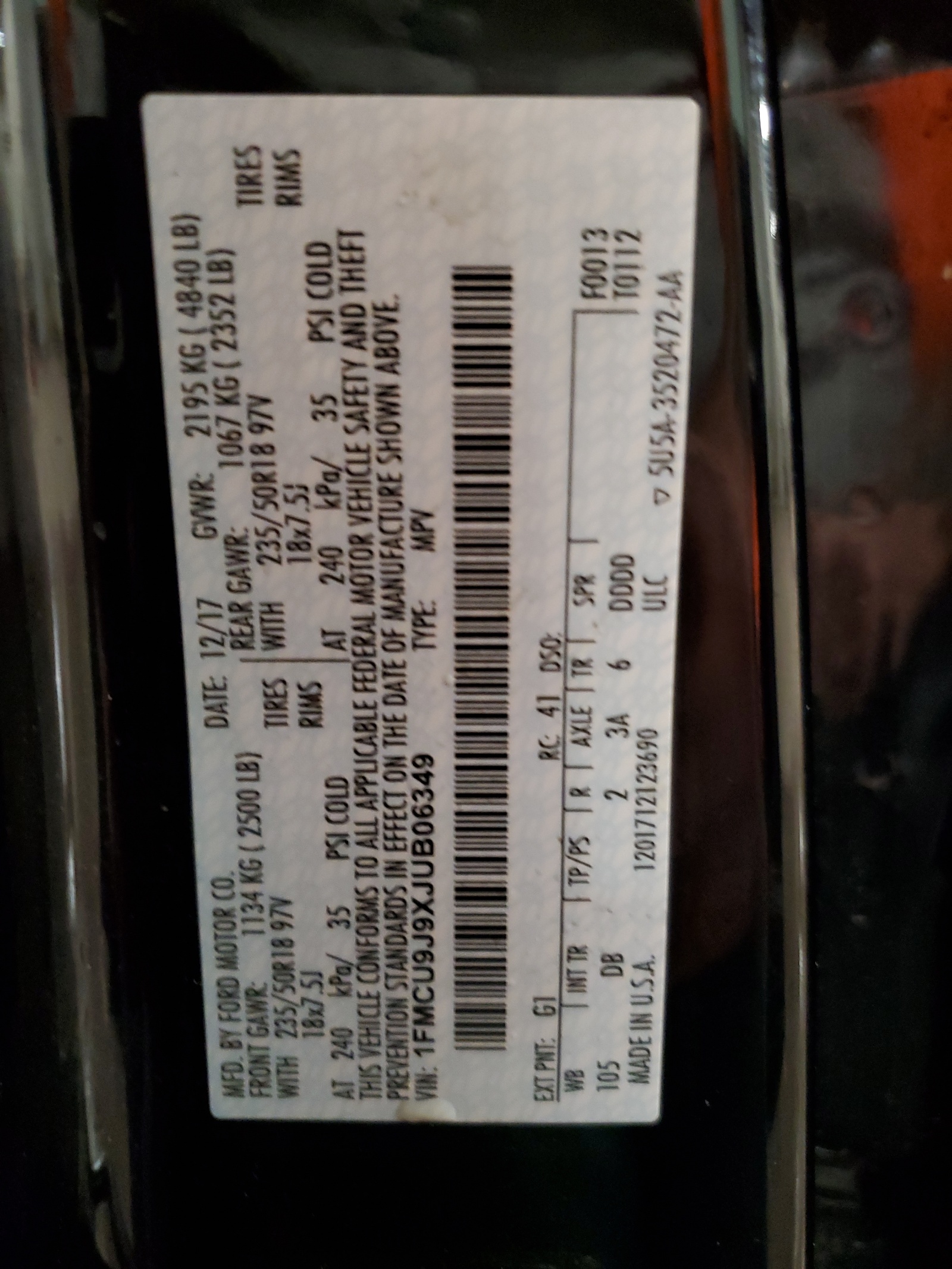 1FMCU9J9XJUB06349 2018 Ford Escape Titanium