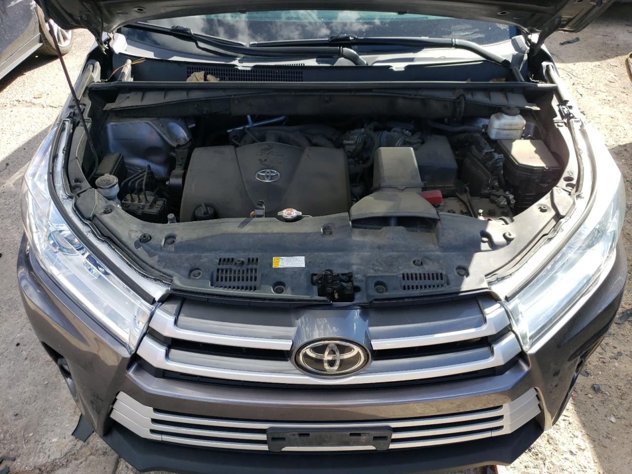 5TDJZRFH8KS622955 2019 Toyota Highlander Se