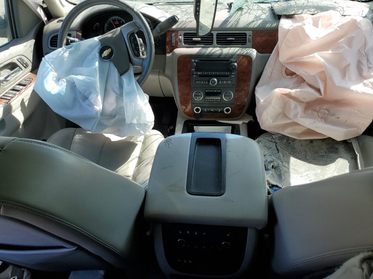 2012 Chevrolet Suburban - Image 8