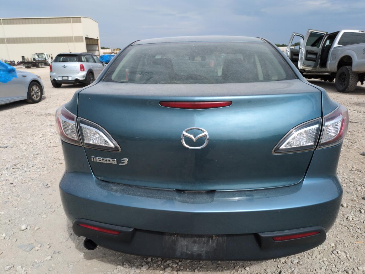 JM1BL1VF7B1389204 2011 Mazda 3 I