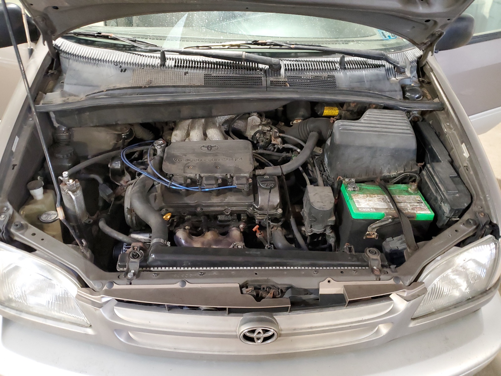 4T3ZF13C9XU110830 1999 Toyota Sienna Le