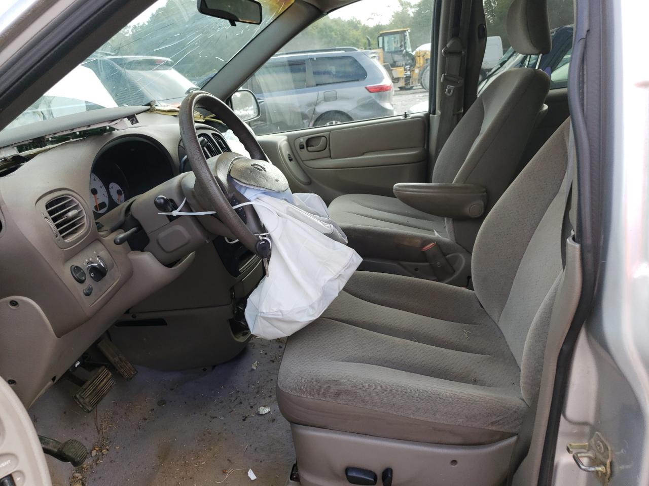 2002 Dodge Grand Caravan Ex VIN: 2B4GP74LX2R622862 Lot: 66602364