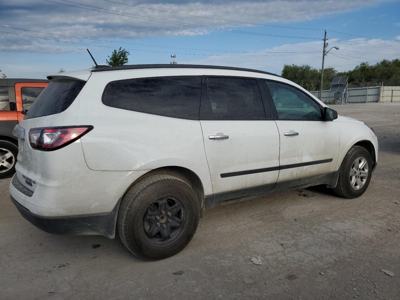 VIN 1GNKRFED8GJ158840 2016 CHEVROLET TRAVERSE no.3