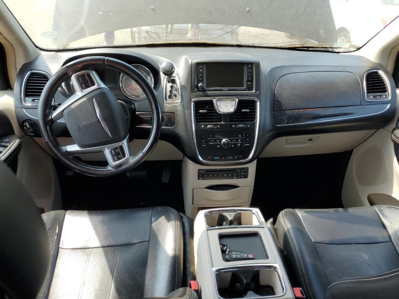 2011 Chrysler Town & Country Touring L VIN: 2A4RR8DG8BR607401 Lot: 65708024