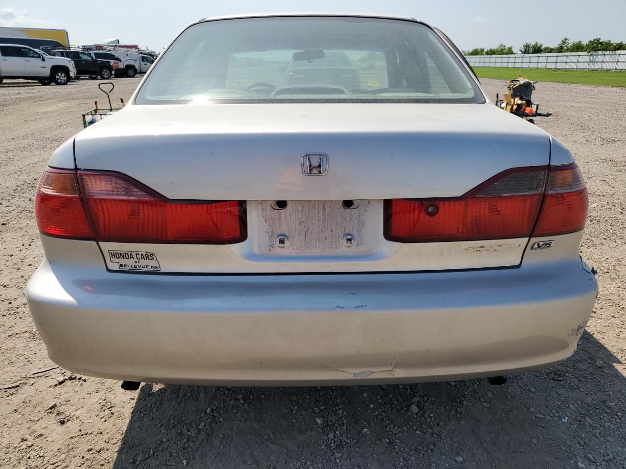 1HGCG1655WA068610 1998 Honda Accord Ex