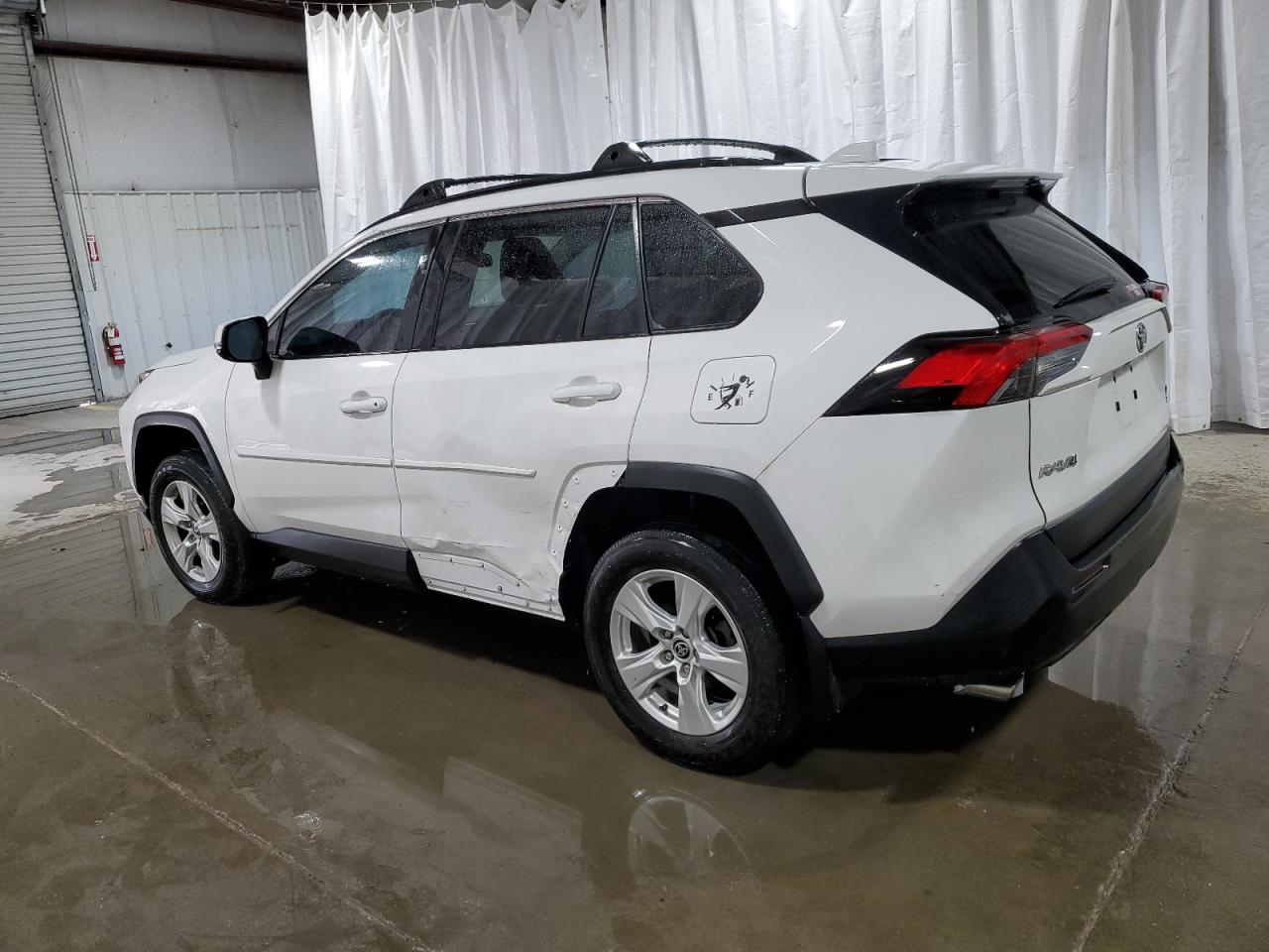 2T3P1RFVXMC223815 2021 TOYOTA RAV 4 - Image 2