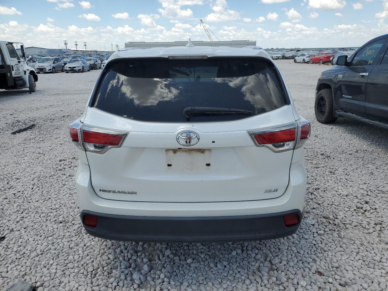 2015 Toyota Highlander Xle VIN: 5TDKKRFH4FS046151 Lot: 66765674