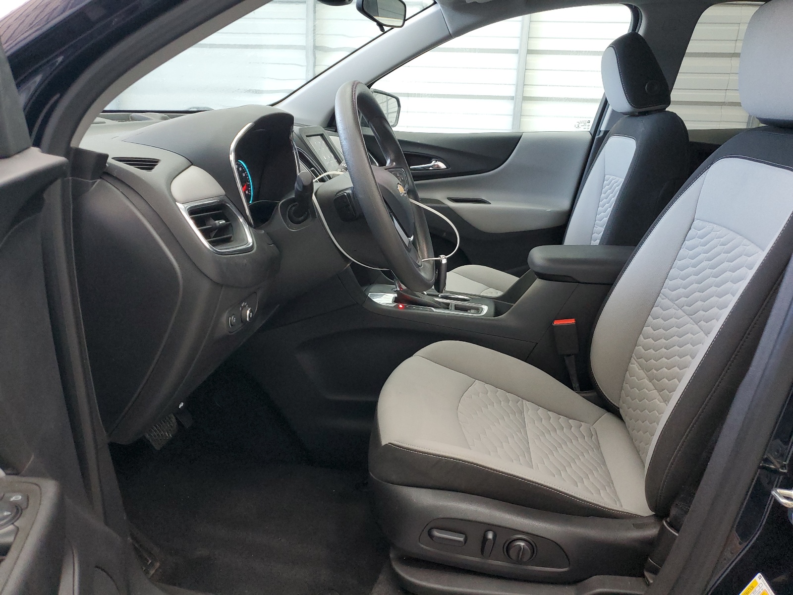 3GNAXKEV6LS683553 2020 Chevrolet Equinox Lt