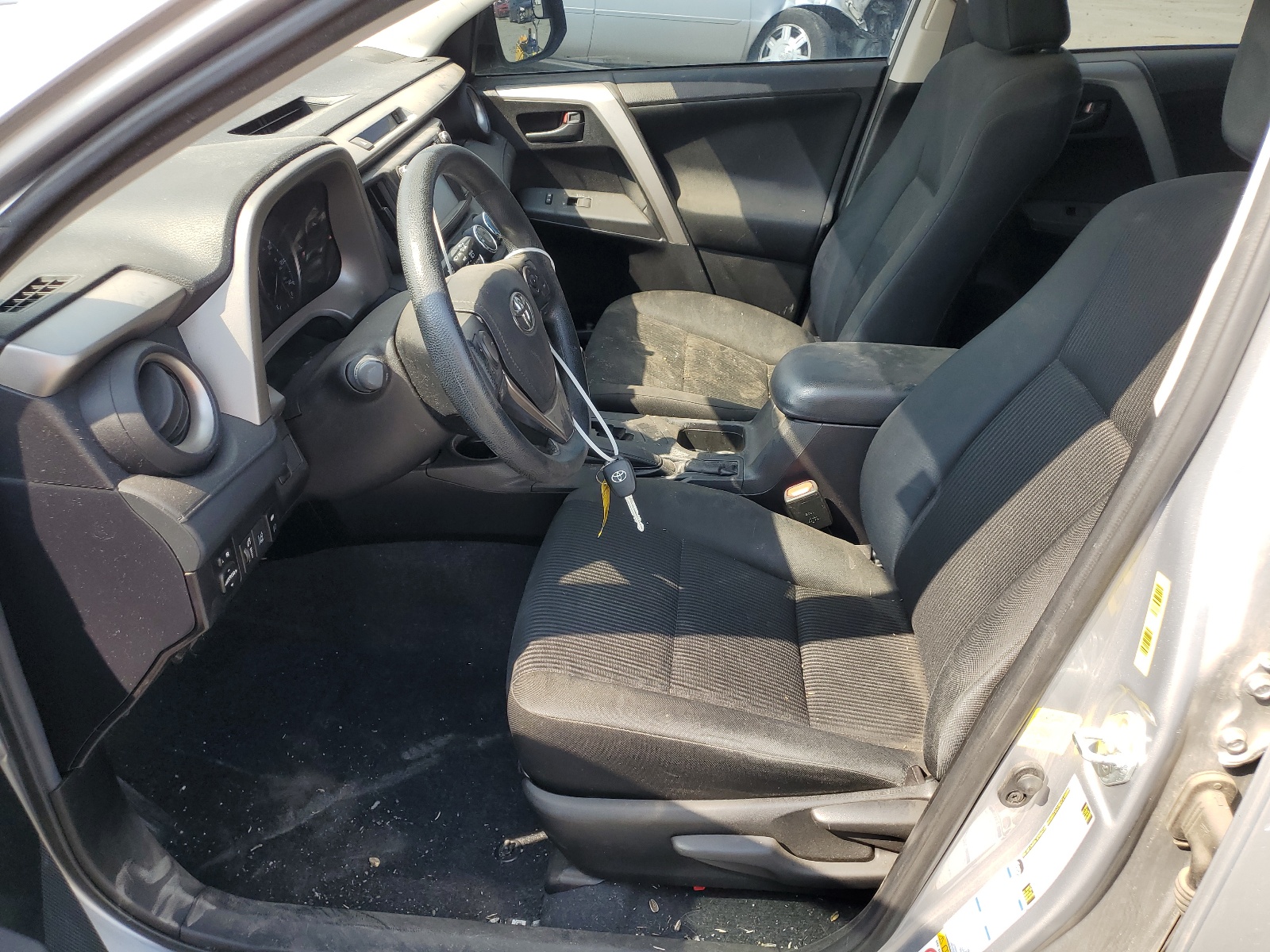 2T3BFREV6HW639989 2017 Toyota Rav4 Le