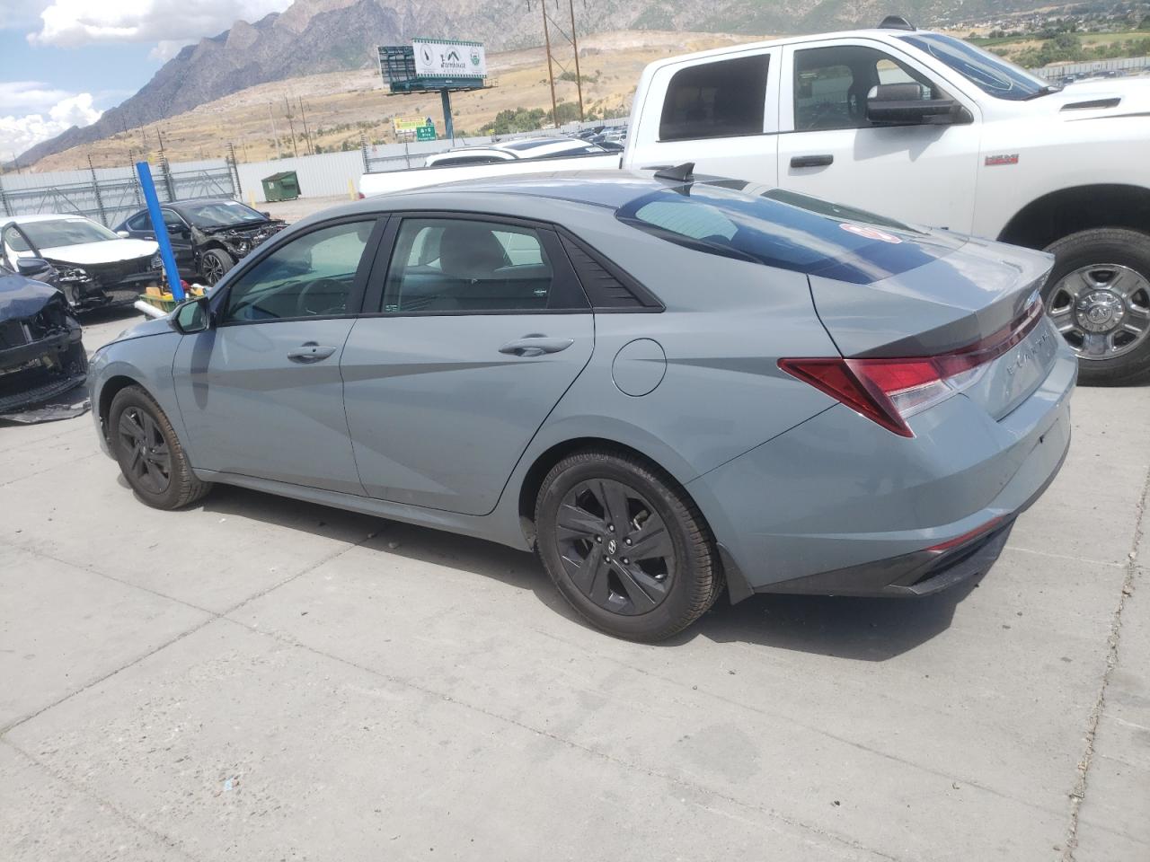 KMHLM4AG2NU243809 2022 HYUNDAI ELANTRA - Image 2