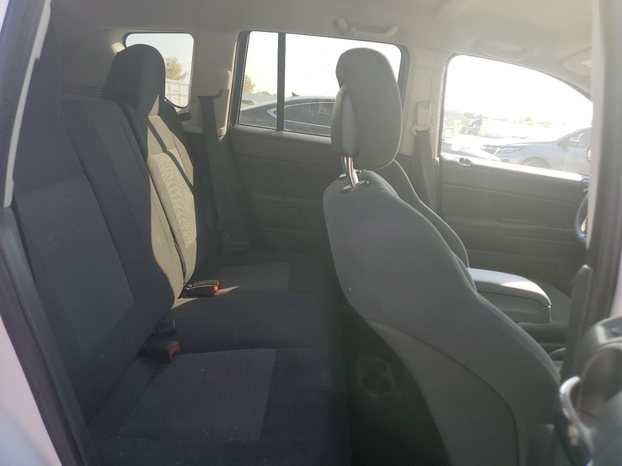 2011 Jeep Compass Sport VIN: 1J4NT1FA3BD240927 Lot: 69377574