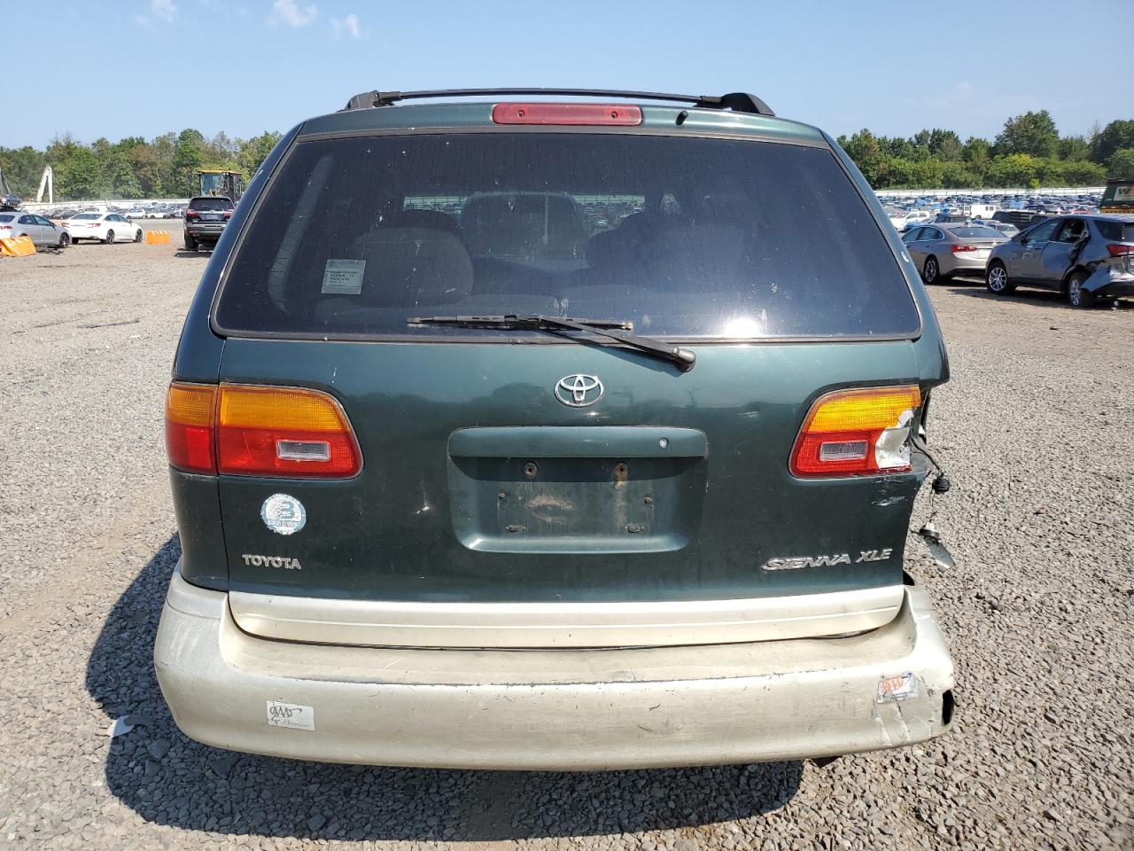 1999 Toyota Sienna Le VIN: 4T3ZF13C7XU104329 Lot: 68639204