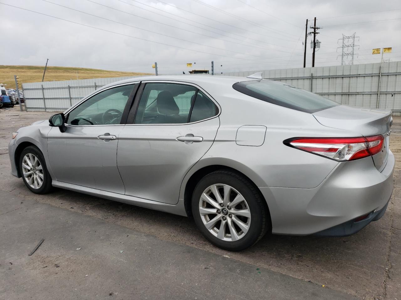 4T1B11HK2KU206770 2019 TOYOTA CAMRY - Image 2