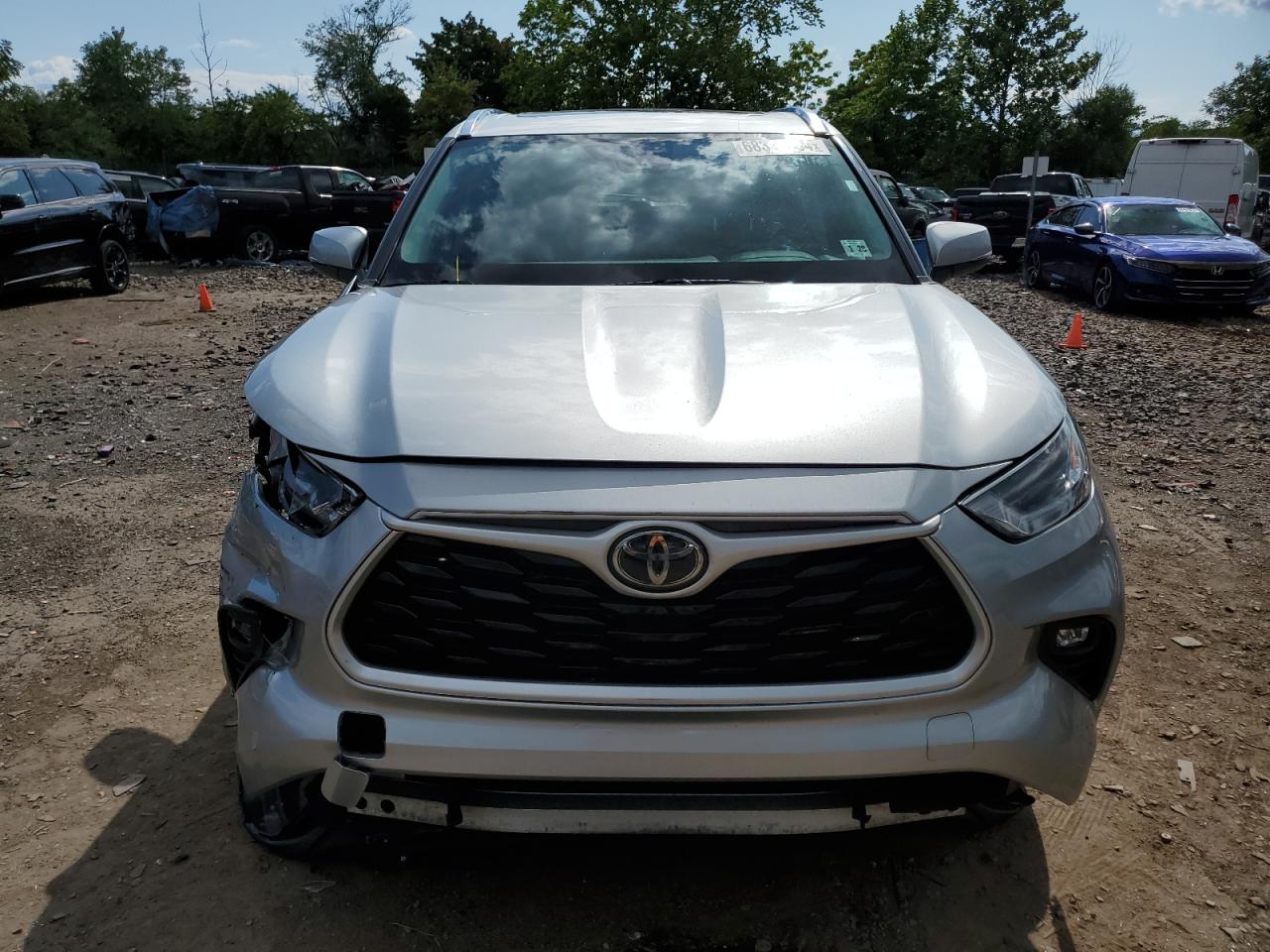 5TDGZRBH6MS071024 2021 Toyota Highlander Xle