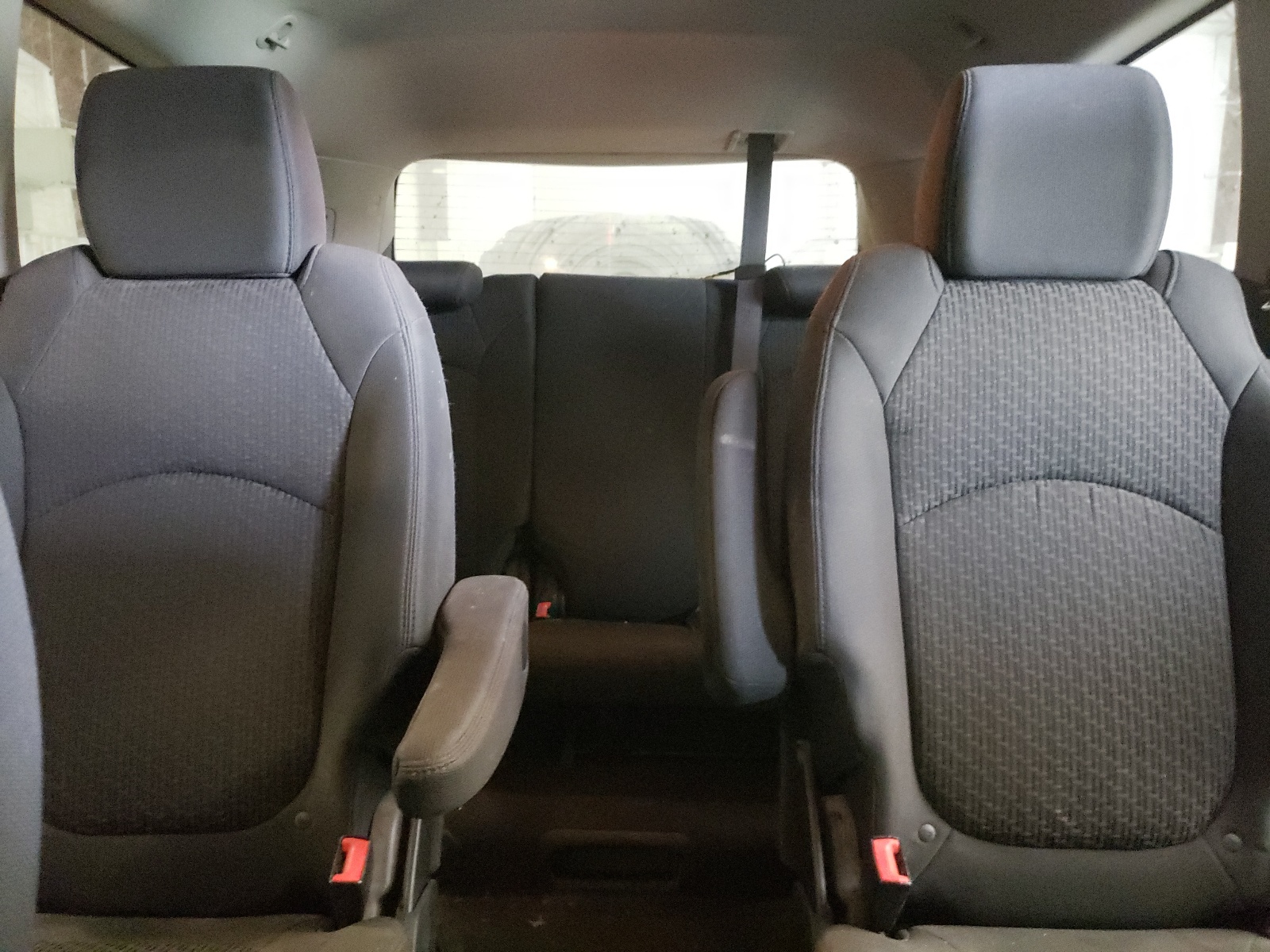 1GNKRGED3BJ305564 2011 Chevrolet Traverse Lt